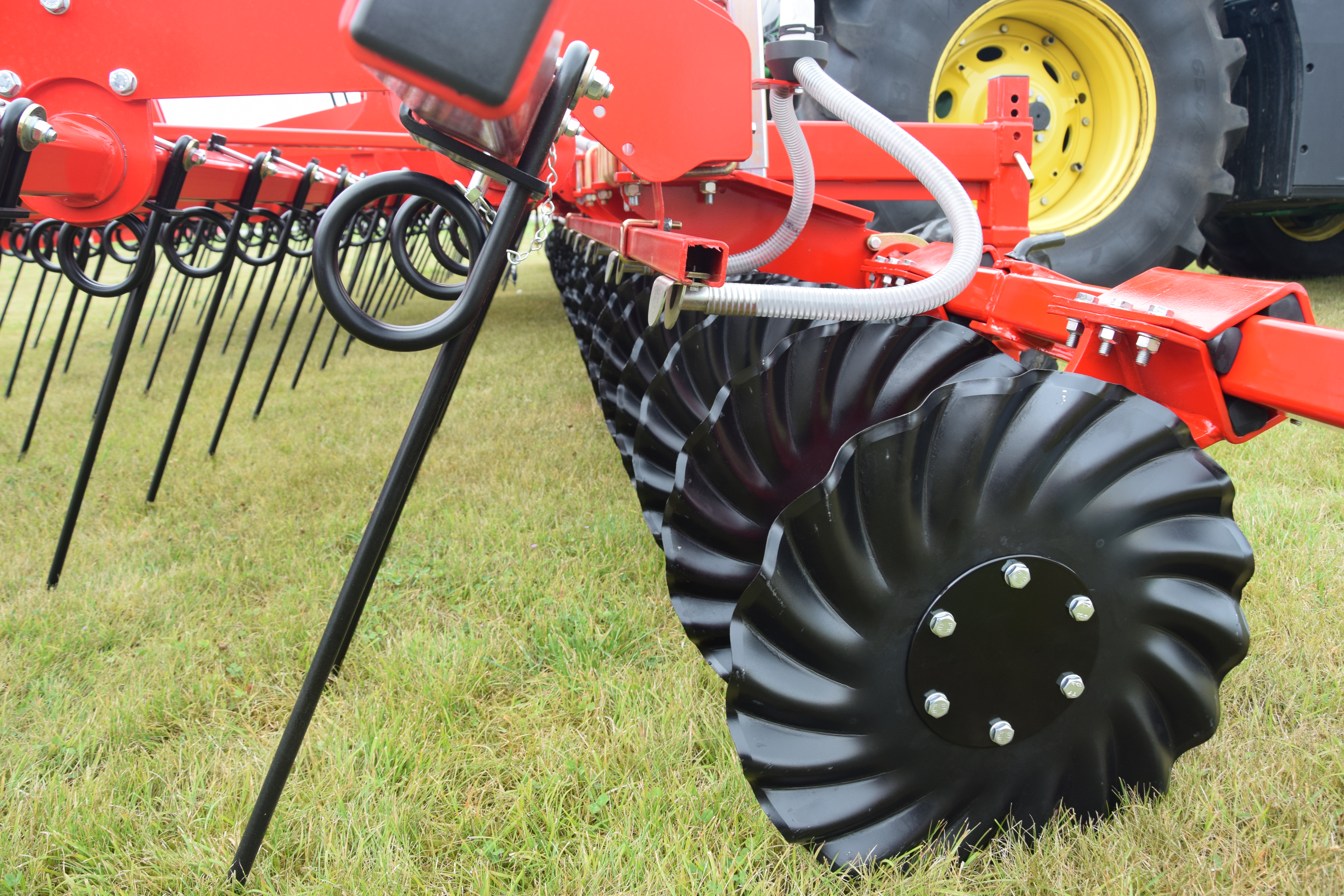 Turbo Discs on HE-VA Top Strigle Straw harrow